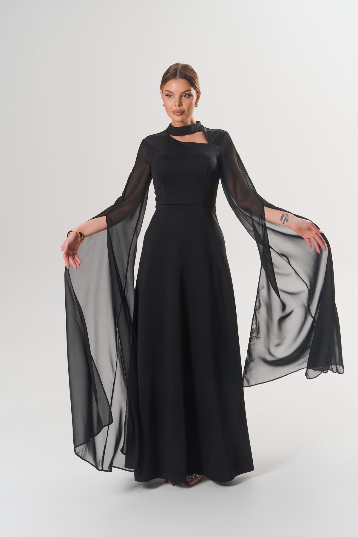 Noirelle — black gown with chiffon cape